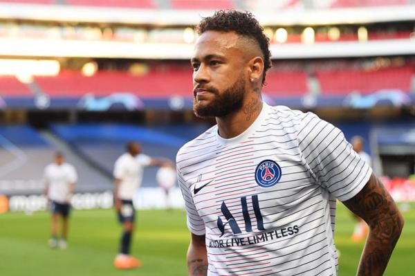 Avião de Neymar faz pouso forçado em Roraima; no voo também estavam a namorada, a irmã e alguns amigos do jogador.(Imagem:Michael Regan/UEFA/DiaEsportivo/Folhapress)