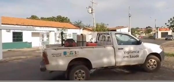 Carro-fumacê entra em ação no combate à dengue em Floriano(Imagem:Reprodução/TV Tropical)