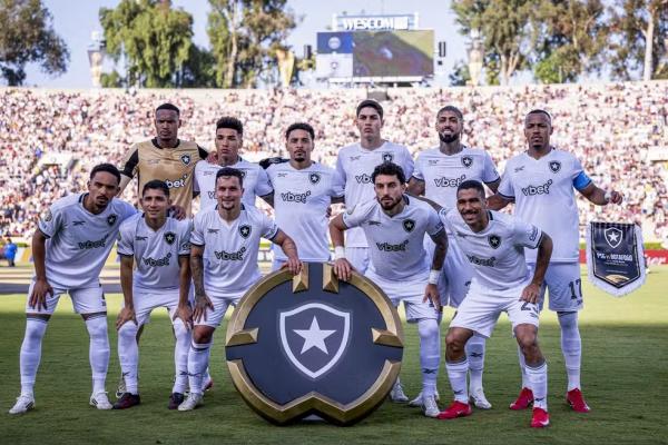 Time do Botafogo contra o PSG na Copa do Mundo de Clubes.(Imagem:Alexandre Neto/Sports Press Photo/Getty Images)