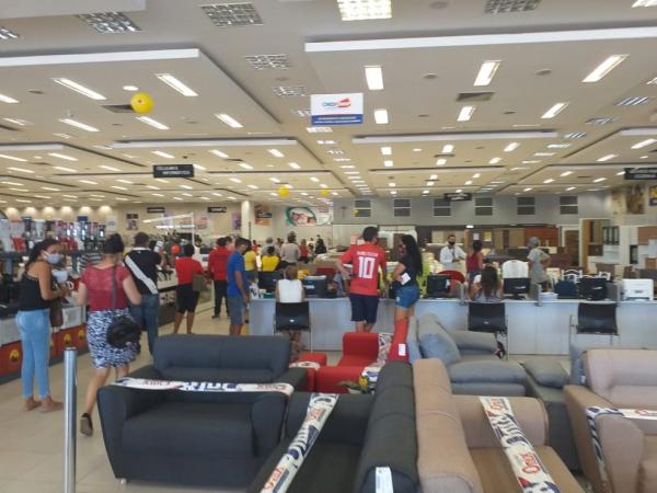 Abertura do comércio em Floriano (8) ? Foto: .(Imagem:Aparecida Santana/TV Clube)