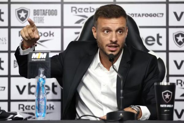 Mart&iacute;n Anselmi em apresenta&ccedil;&atilde;o no Botafogo.(Imagem:Vitor Silva/BFR)