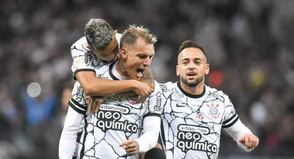 Com três gols de Roger Guedes, o Corinthians vence o Avaí no Brasileiro(Imagem:Divulgação)