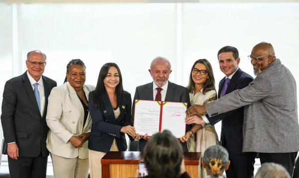 O presidente Luiz In&aacute;cio Lula da Silva durante cerim&ocirc;nia de assinatura do decreto que disp&otilde;e sobre o reconhecimento, a valoriza&ccedil;&atilde;o e a promo&ccedil;&atilde;o da cultura gospel como manifesta&ccedil;&atilde;o cultural nacional.(Imagem:Marcelo Camargo/Ag&ecirc;ncia Brasil)