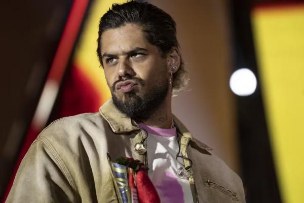 Zé Felipe faz caras e bocas durante apresentação na Festa do Peão de Barretos 2025.(Imagem:Ricardo Nasi/g1)