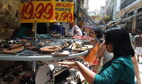 Comércio de rua informal(Imagem:Fernando Frazão/Agência Brasil)