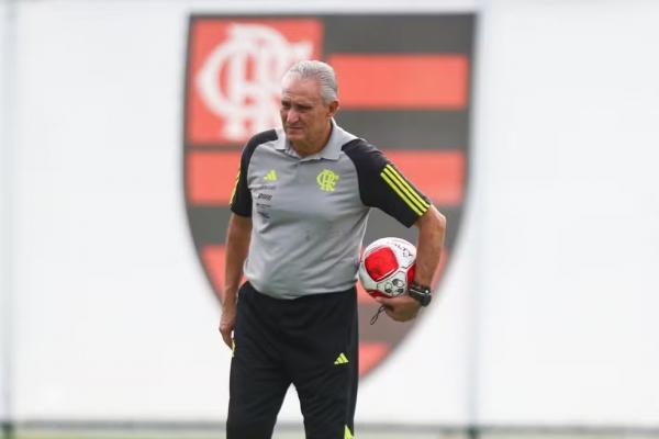 Tite em treino do Flamengo(Imagem:Gilvan de Souza / CRF)