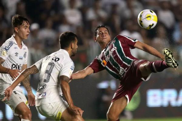 Paulo Henrique Ganso em ação pelo Fluminense contra o Santos, seu ex-clube.(Imagem:Guilherme Dionizio/Código 19/Agência O Globo)