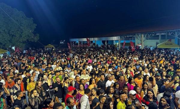Banda Desejo de Menina encanta multidão em show memorável em Floriano.(Imagem:Reprodução/Instagram)
