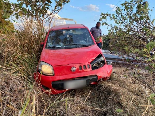 Motociclista morre após colisão com carro na BR-343, em Teresina. (Imagem: Divulgação PRF)