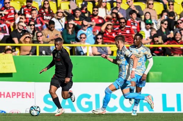 De la Cruz estreia pelo Flamengo contra o Philadelphia.(Imagem:Marcelo Côrtes/Flamengo)