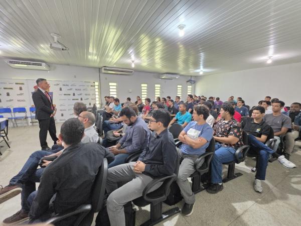 Conversa com os estudantes do Centro de Tecnologia e Urbanismo no campus Poeta Torquato Neto em Teresina.(Imagem:Vitor Gaspar)