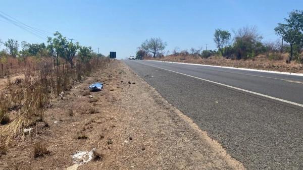 Homem é encontrado morto após atropelamento na BR-230 em Floriano.(Imagem:Aparecida Santana)
