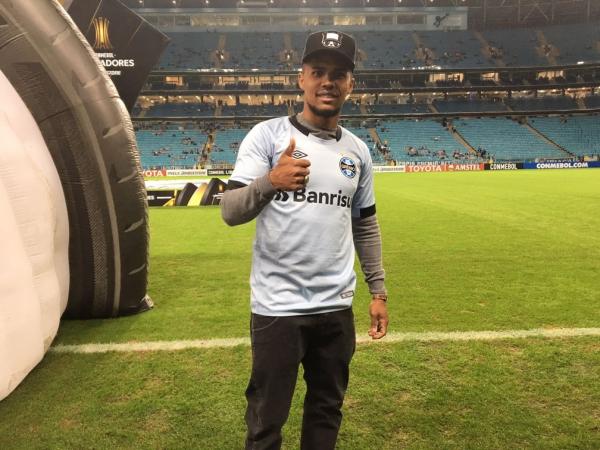 Douglas Costa na Arena do Grêmio.(Imagem:Grêmio / Divulgação)