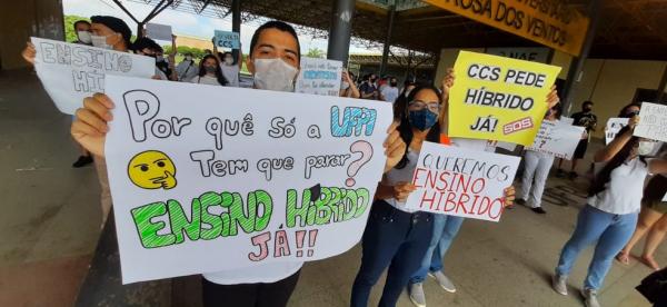 Estudantes da UFPI pedem retorno das aulas em formato híbrido.(Imagem:Marcos Teixeira/TV Clube)