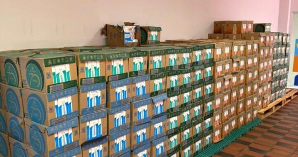 Empresa Asa Norte doa cinco toneladas de leite para o Sesc Mesa Brasil de Parnaíba.(Imagem:Divulgação)