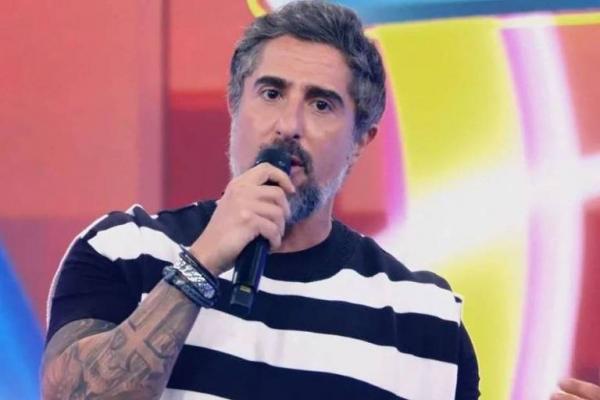 Mion diz que tatuagem de santa no braço o impedia de usar camiseta na Record(Imagem:Reprodução)