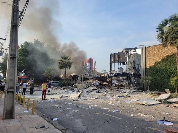 Explosão atinge restaurante em Teresina.(Imagem:Reinaldo Junior)