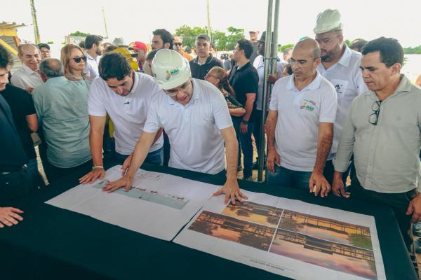 Rafael fiscaliza obras de revitaliza&ccedil;&atilde;o do Cais da Beira Rio, que vai impulsionar turismo e economia em Floriano(Imagem:Jo&atilde;o Allbert)