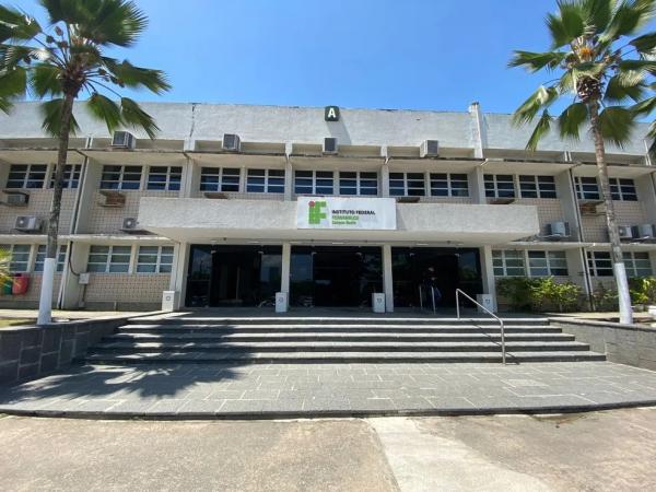 Sede do Instituto Federal de Pernambuco (IFPE) fica na Zona Oeste do Recife.(Imagem:Pedro Alves/G1)