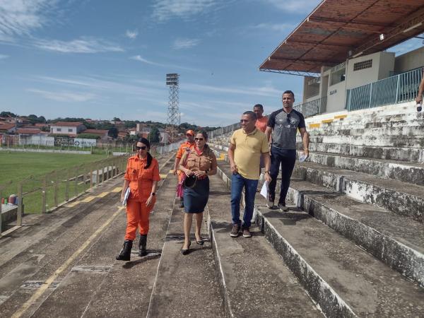 Corpo de Bombeiros realiza vistoria no Estádio Tiberão, em Floriano(Imagem:FlorianoNews)