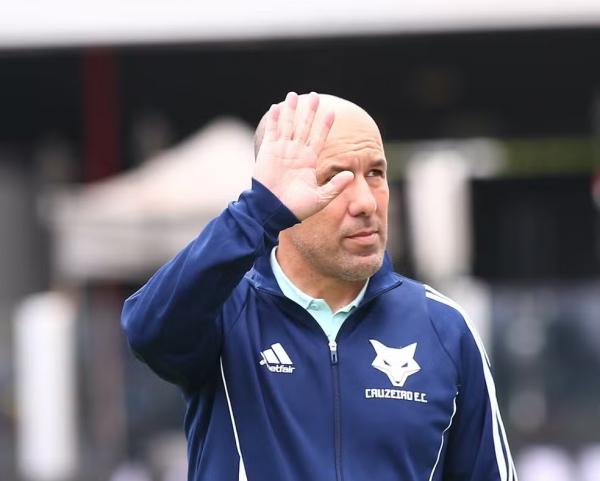 Leonardo Jardim deixará o Cruzeiro para 2026.(Imagem:Mauricio De Souza/AGIF)