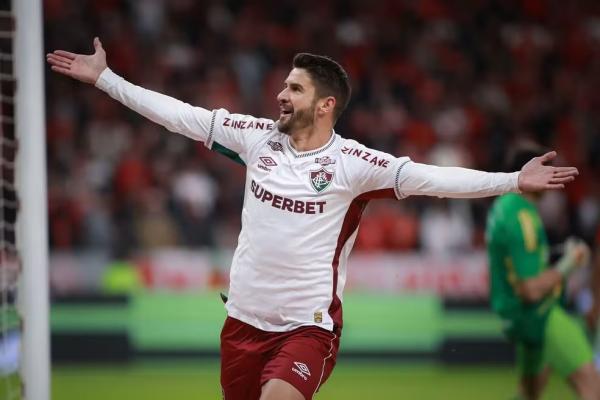 Everaldo comemora gol em Internacional x Fluminense.(Imagem:Maxi Franzoi/AGIF)