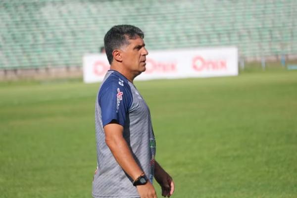 Wallace Lemos, técnico do Oeirense.(Imagem:Wenner Tito)