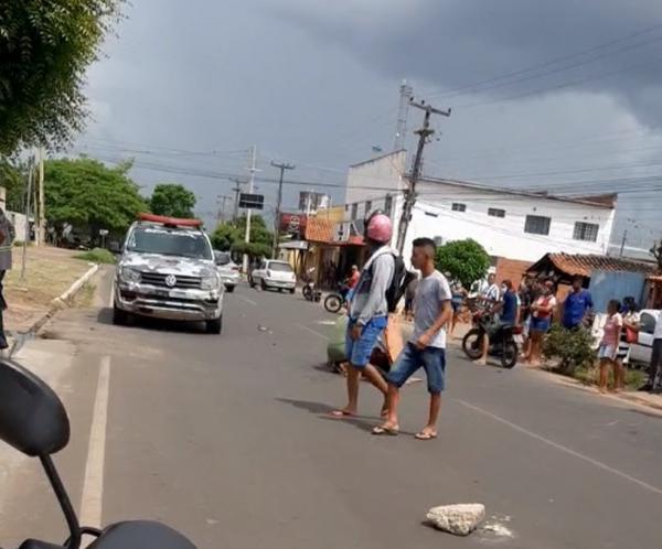 Dois irmãos baleados em uma festa de aniversário se envolveram um acidente ao procurar atendimento médico, na tarde deste sábado (21). De acordo com a Polícia Militar, as vítimas e(Imagem:Divulgação)