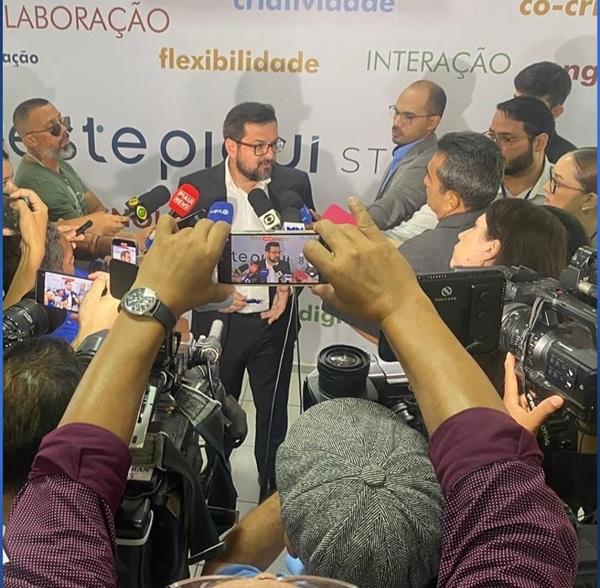 Presidente Victor Hugo Almeida concede entrevista à imprensa piauiense(Imagem:Reprodução)