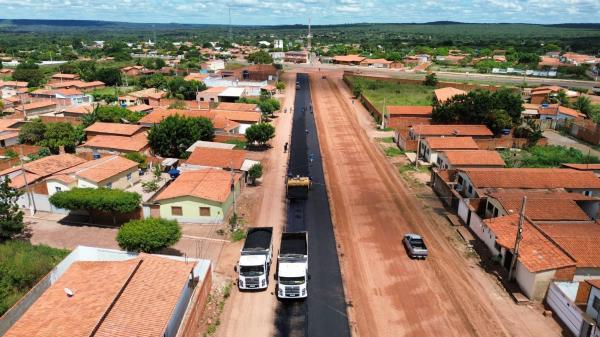 As obras estão sendo executadas em Betânia, Regeneração e Ipiranga do Piauí e somam, ao todo, quase 40 km de asfalto.(Imagem:Divulgação)