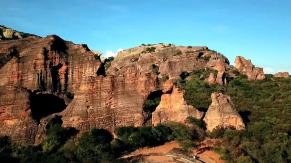  Serra da Capivara tem cenários deslumbrantes.(Imagem: Terra da Gente )