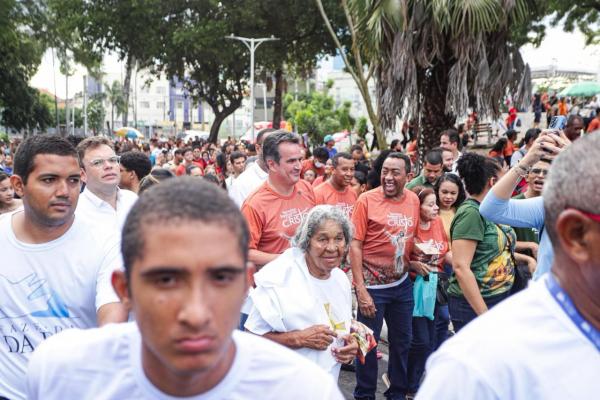  No Domingo de P&aacute;scoa, Joel e Ciro participam de prociss&atilde;o no meio da multid&atilde;o no Centro de Teresina(Imagem:Ascom)