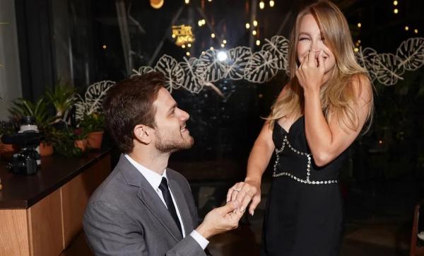 Carla Díaz e Felipe Becari ficam noivos.(Imagem:Reprodução/Instagram)
