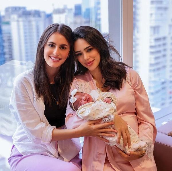 Bruna Biancardi posa com irmã, Bianca e filha durante visita a maternidade.(Imagem:Reprodução/Instagram)