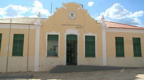 Família mantém museu particular há 55 anos em Picos.(Imagem:TV Clube)