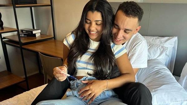 João Gomes e Ary Mirelle anunciam gravidez(Imagem:Reprodução)