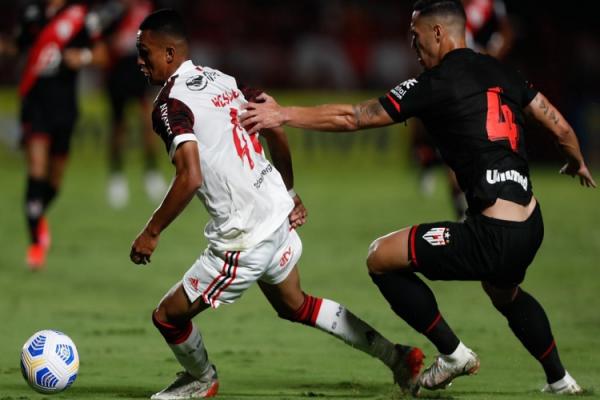 O Flamengo termina a temporada de forma melancólica apesar de ter sido vice-campeão, com 71 pontos. O rubro-negro carioca não venceu os últimos três jogos e ficou 13 pontos atrás d(Imagem:Reprodução)