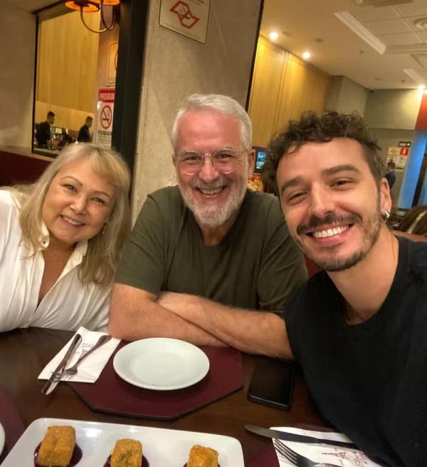 Gabriel Stauffer e os pais, Junia Stauffer e Sérgio Wesley.(Imagem:Reprodução/Instagram)