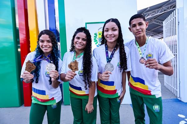 Em 2025, estudantes das escolas da Secretaria de Estado da Educa&ccedil;&atilde;o (Seduc) conquistaram 10.531 medalhas em olimp&iacute;adas cient&iacute;ficas e acad&ecirc;micas.(Imagem:Ascom Seduc)