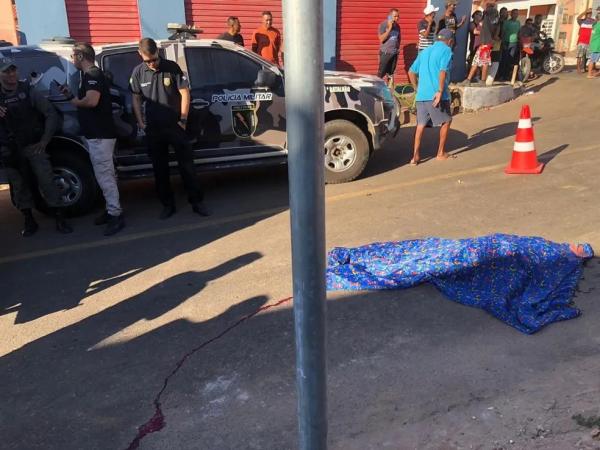  Mulher morre após ser atropelada por caminhão de lixo no Piauí.(Imagem: PM-PI )