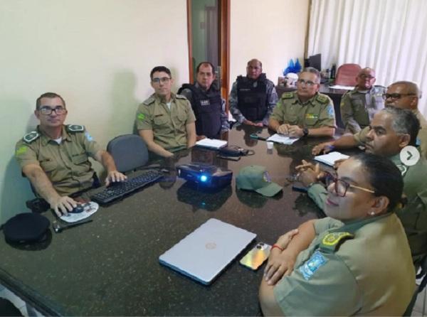 Oficiais se reúnem para avaliar desempenho mensal e definir diretrizes sob orientação do Tenente-Coronel Gilson Leite.(Imagem:Reprodução/Instagram)