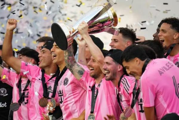 Dono do time de Messi quer vaga na Libertadores: 