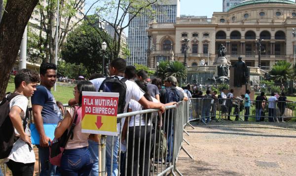 Com a medida os prazos valem por 120 dias.(Imagem:Rovena Rosa/Agência Brasil)