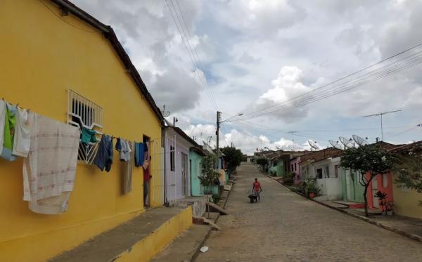 Casas coloridas em Buenos Aires, cidade com 13.224 habitantes na Zona da Mata de Pernambuco.(Imagem:Katherine Coutinho / G1)