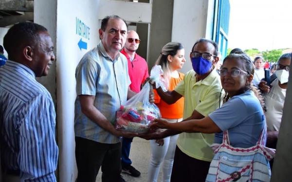 Prefeitura de Floriano distribui 5.000 cestas básicas para famílias da zona urbana.(Imagem:Reprodução/Instagram)