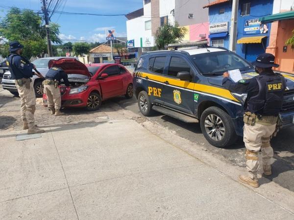 Foragido da justiça é preso pela PRF em Floriano após tentar fugir da fiscalização e causar acidente.(Imagem:PRF)