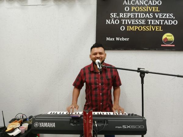 Sandrinho dos Teclados(Imagem:FlorianoNews)
