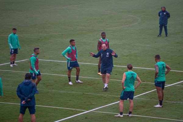 A pandemia de covid-19 voltou a assombrar o futebol brasileiro e mais um comandante não estará à frente da sua equipe na rodada do Campeonato Brasileiro deste final de semana. O no(Imagem:Divulgação)