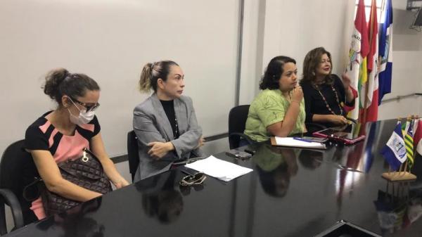 Secretaria de políticas para as mulheres, Zenaide Lustosa, e delegadas da mulher do Piauí.(Imagem: Lívia Ferreira/g1 PI)