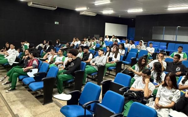 A atividade reuniu alunos do Curso Técnico em Produção de Áudio e Vídeo do Premen Norte, em Teresina.(Imagem:Ascom Seduc)